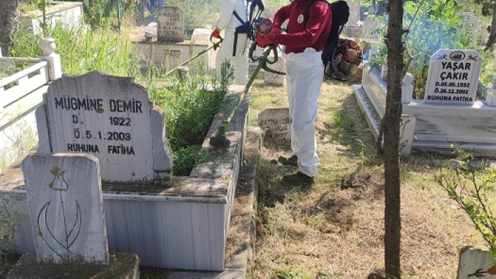Keşan Belediyesi’nden cami ve mezarlıklarda temizlik mesaisi