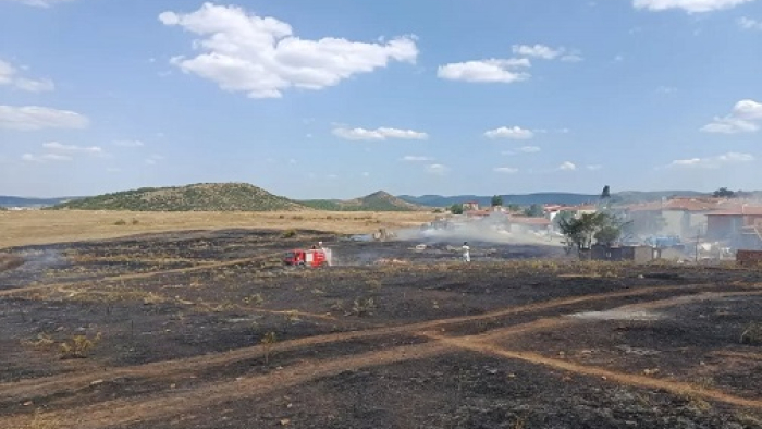 Yörük Mahallesi’nde korkutan ot yangını