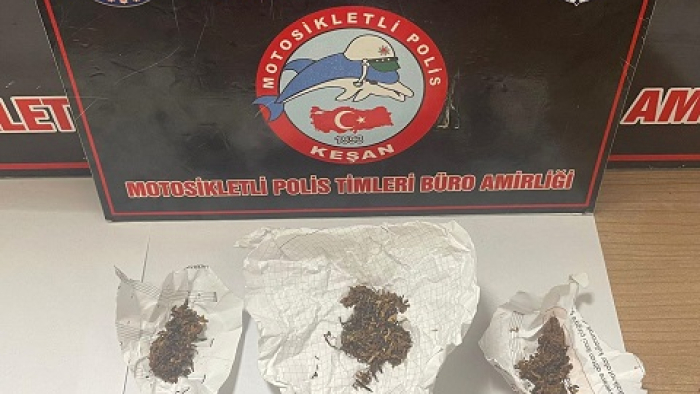 Üzerlerinde uyuşturucuyla yakalandılar; 2 gözaltı
