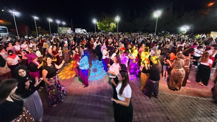 Keşan'da 2 bin kadın, ‘Şalvar gecesi’nde doyasıya eğlendi