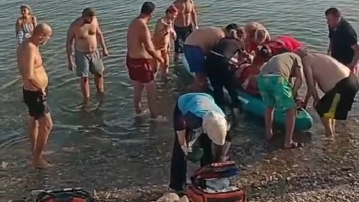 Gökçetepe sahilinde 2 kız kardeş boğulma tehlikesi geçirdi