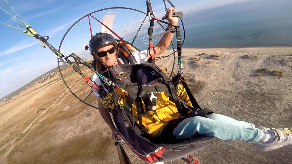Paramotorun sesi ninni gibi geldi, uçarken uyuyakaldı