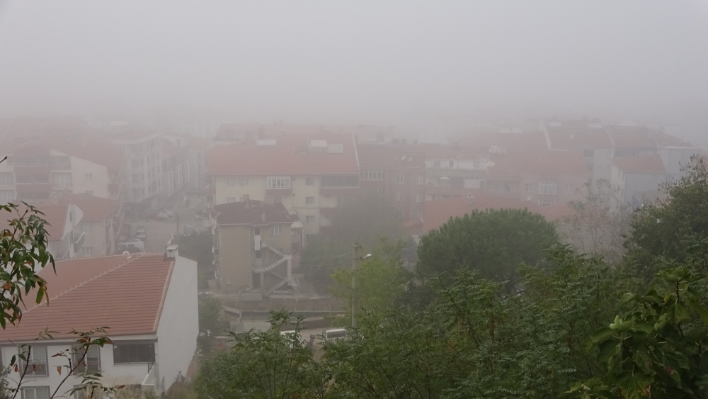 Keşan’da yoğun sis; binalar gözden kayboldu