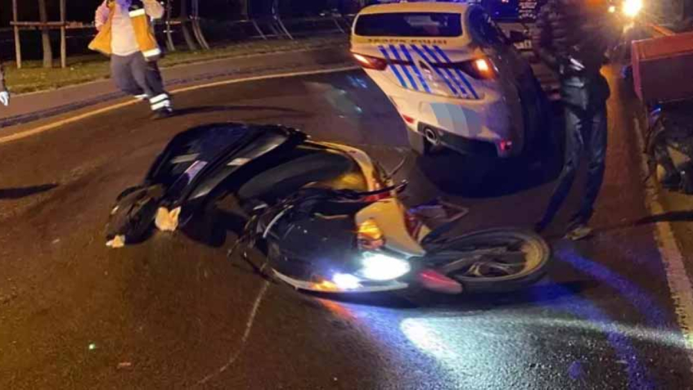 Devrilen motosikletin sürücüsü yaralandı