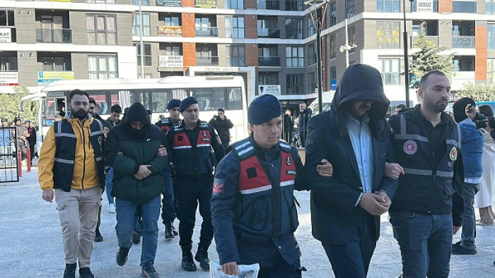Kapıkule’de rüşvet operasyonunda gözaltına alınan 38 gümrük muhafaza memuru adliyede
