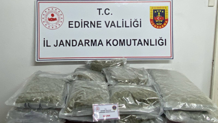Durdurulan araçta 16,5 kilo skunk ele geçirildi