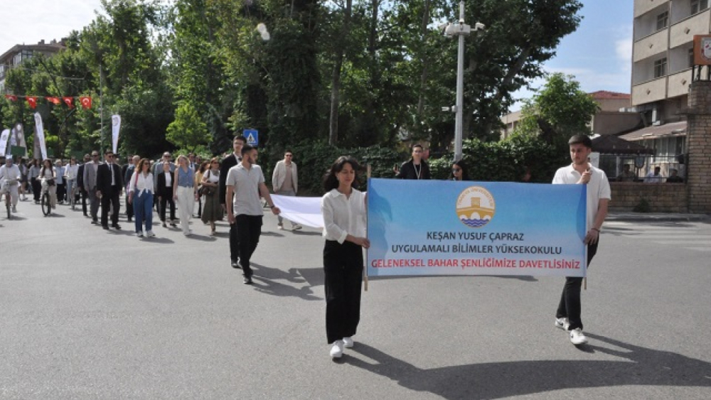 Uygulamalı Bilimler Yüksekokulu’nun ‘Bahar Şenliği’ kortej yürüyüşüyle başladı