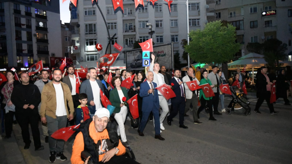 19 Mayıs coşkusu Keşan’da fener alayı ile taçlandı, konser ile doruğa çıktı