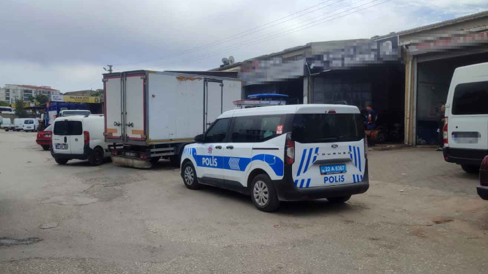 İşyeri önünde pompalı tüfek ile havaya ateş açtı