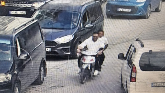 Motosikletin çarpıp kaçtığı yaya yaralandı