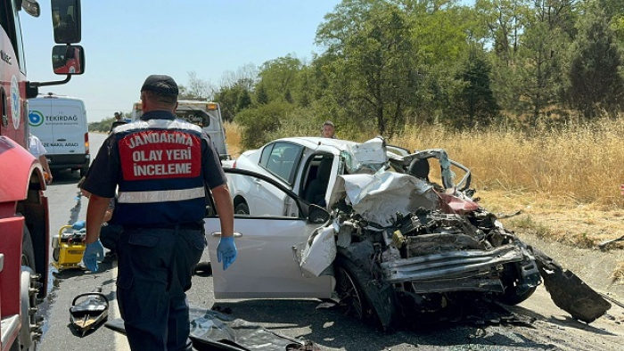 Süt tankeri ile otomobil çarpıştı: 4 ölü