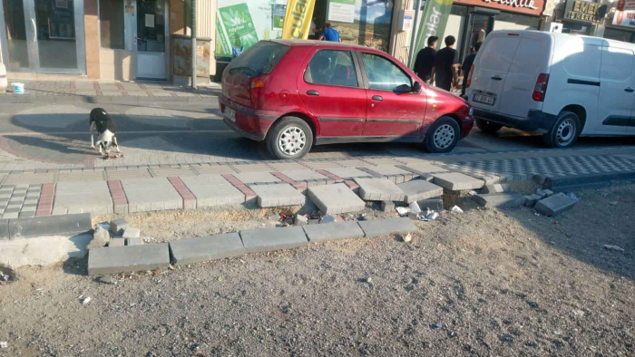 Kaldırım taşlarının onarılması talebi