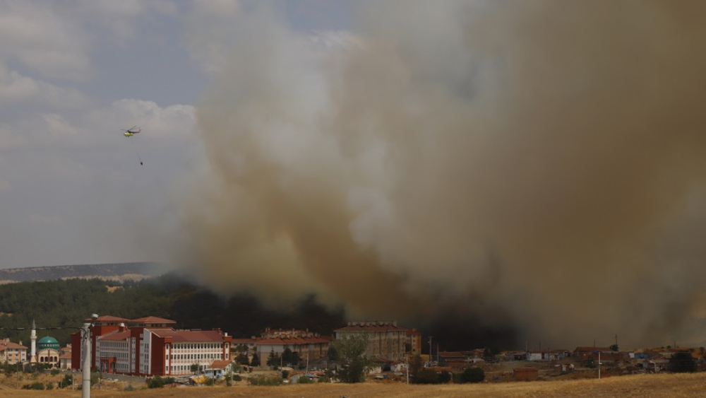 Keşan’da makilikte çıkan yangın, tarlalara sıçradı