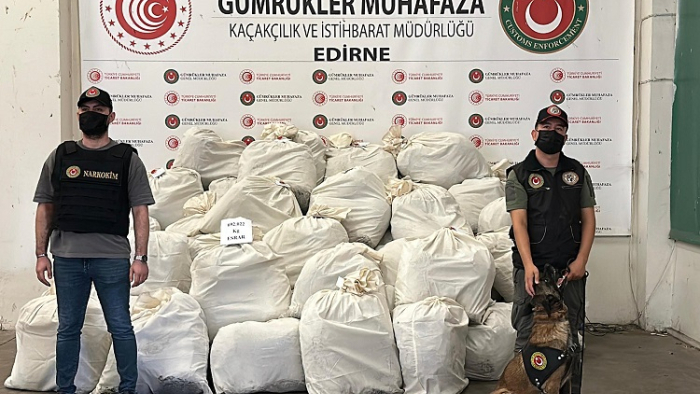 Kapıkule'de TIR'da 692 kilo esrar ele geçirildi; 10 tutuklama