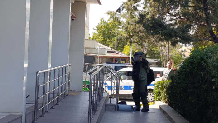 Uzunköprü’de şüpheli çanta kontrollü şekilde patlatıldı; içinden kıyafet çıktı