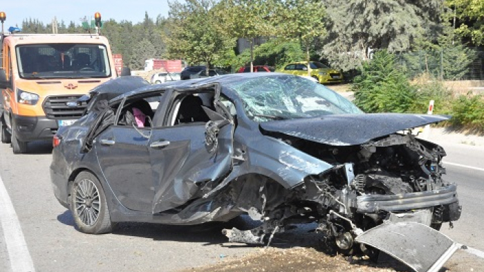 Takla atarak hurdaya dönen otomobilin sürücüsü hafif yaralandı