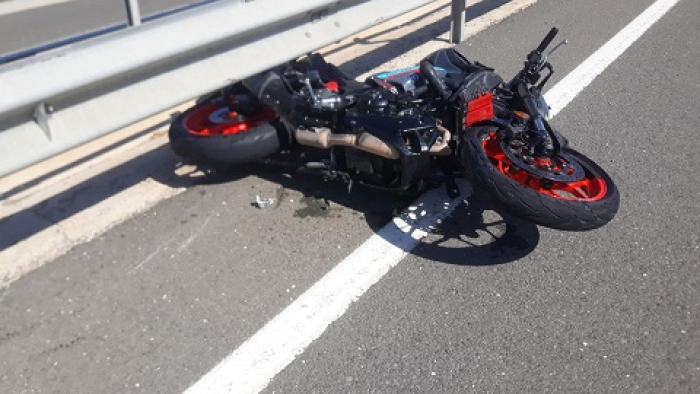 Çarpıp kaçtığı motosikletin sürücüsü ağır yaralandı