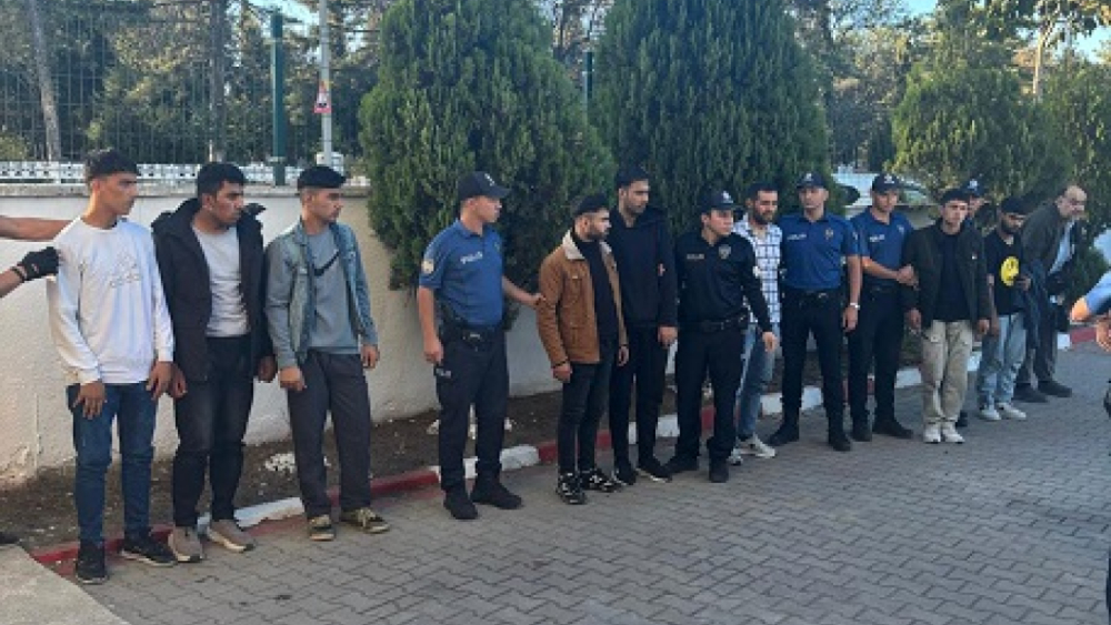 Uzunköprü’de 15 kaçak göçmen yakalandı; 1 gözaltı
