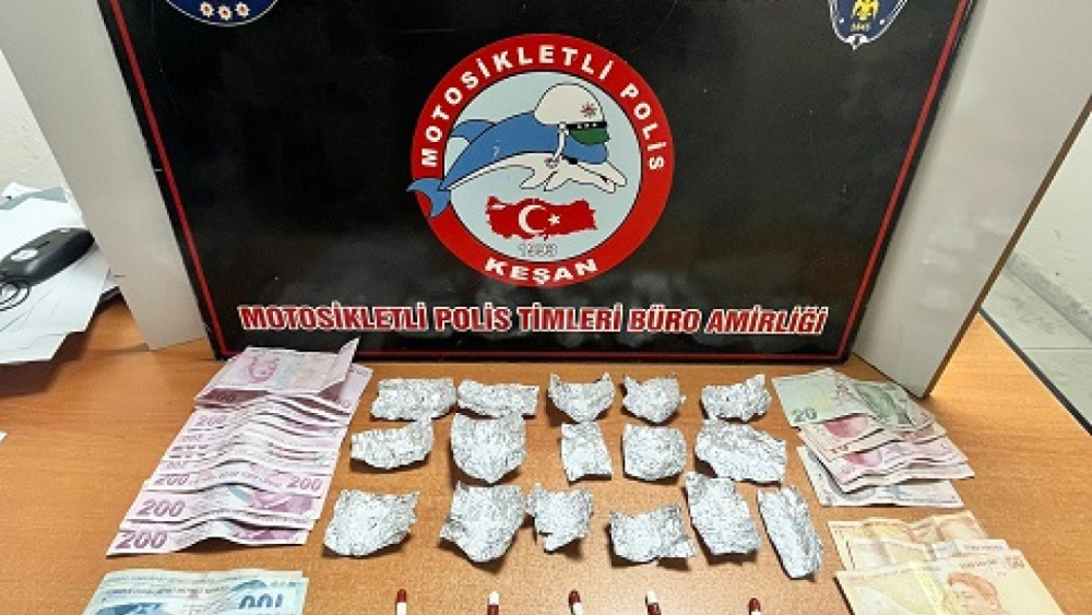 Polis şüphelendi, üzerinde uyuşturucuyla yakalandı