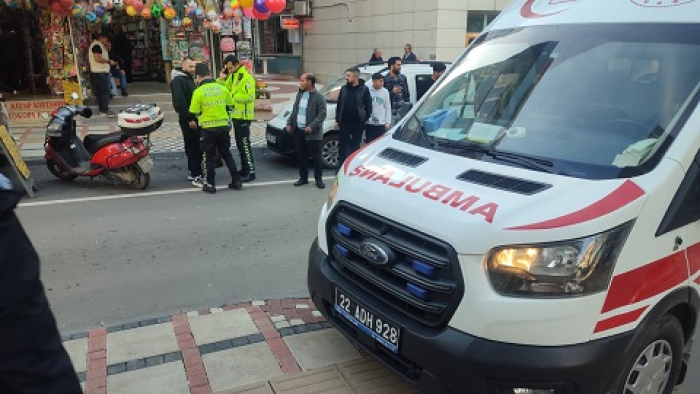 Keşan’da motosikletlinin çarptığı yaya, yaralandı