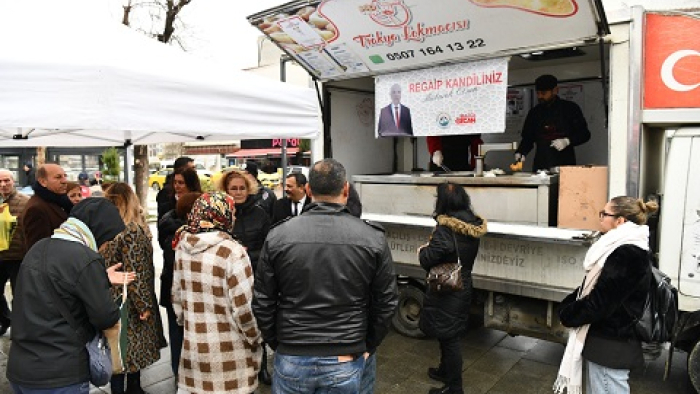 Keşan Belediyesi, Regaip Kandili dolayısıyla lokma dağıttı