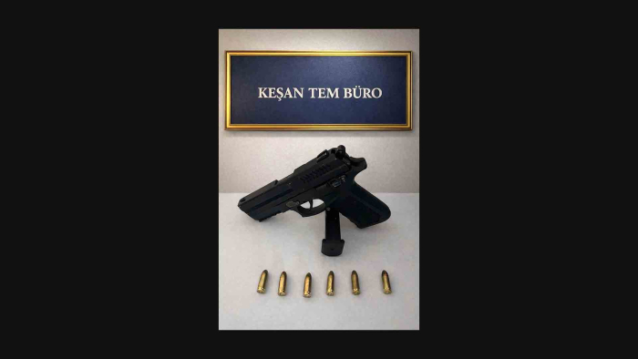 Hastanede üzerinde silahla yakalandı