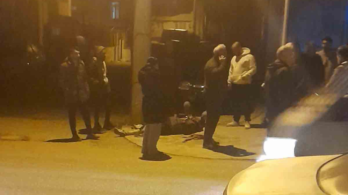 Devrilen motosikletin kasksız sürücüsü yaralandı