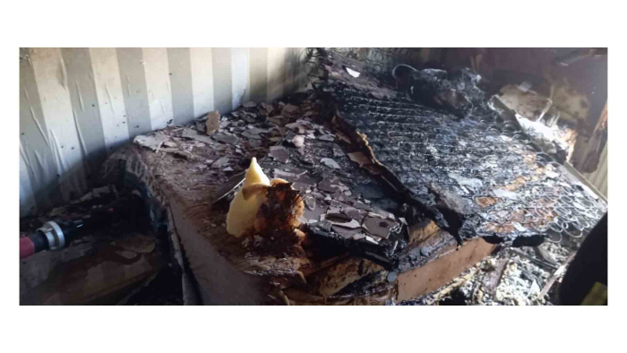 Evin çocuk odasında çıkan yangın söndürüldü