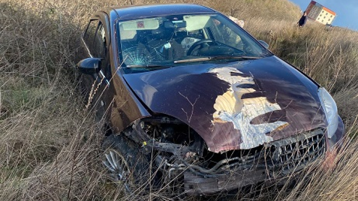 İpsala’da yoldan çıkan otomobil tarlaya uçtu: 1’i çocuk 3 yaralı