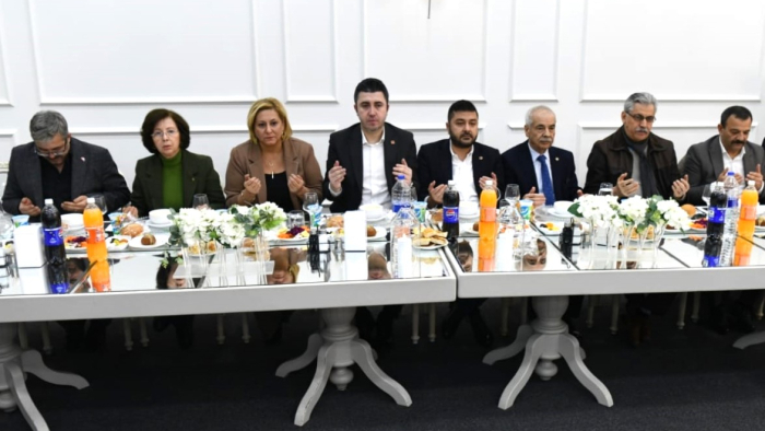 CHP’de protokol ve meclis üyeleri iftarda bir araya geldi