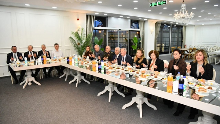Şehit aileleri ve gaziler onuruna iftar programı düzenlendi