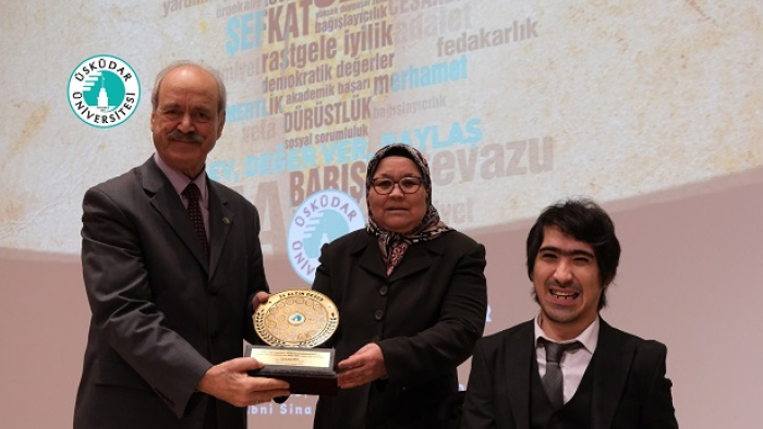 Keşanlı Muratcan Çiçek’in annesi Nilgün Çiçek’e ‘Yüksek İnsani Değer’ ödülü verildi