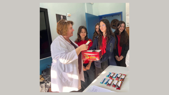 Yekta Baydar Ortaokulu öğrencilerinden, öğretmenlerine tatlı destek