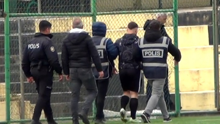 Keşan’da orta hakemin yumruklandığı maç tatil edildi, futbolcu gözaltına alındı