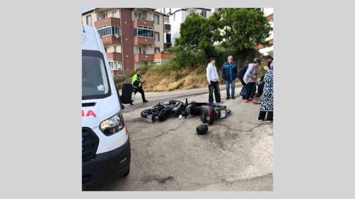 Keşan’da motosikletler kafa kafaya çarpıştı: 2 yaralı