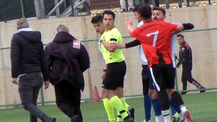 Orta hakemin yumruklanması sonucu tatil edilen maçta Beğendikspor’a hükmen 3-0 mağlubiyet kararı