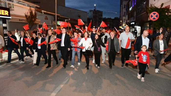 Keşan'da 19 Mayıs coşkusu fener alayı ve gençlik konseriyle taçlandı
