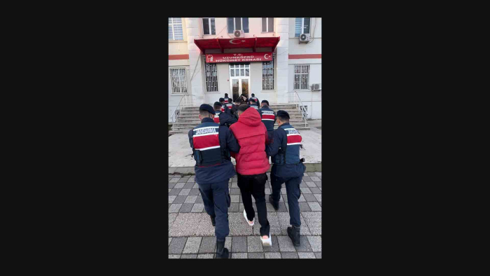 Yurt dışına kaçmak isterken yakalanan 5 Türk, tutuklandı