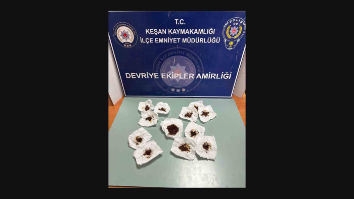 Üzerlerinde peçetelere sarılı uyuşturucu ele geçirilen 2 şüpheliye gözaltı