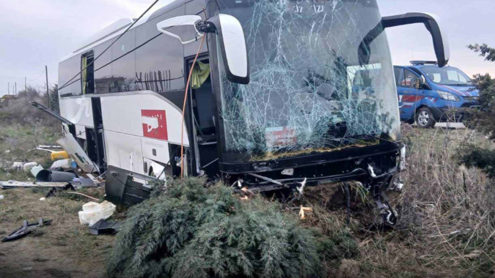 Gelibolu'da otobüs yoldan çıktı: 37 yaralı