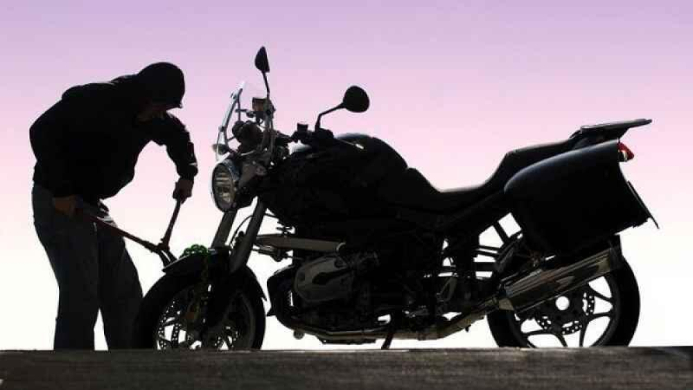 Kömürlükten motosiklet çalındı